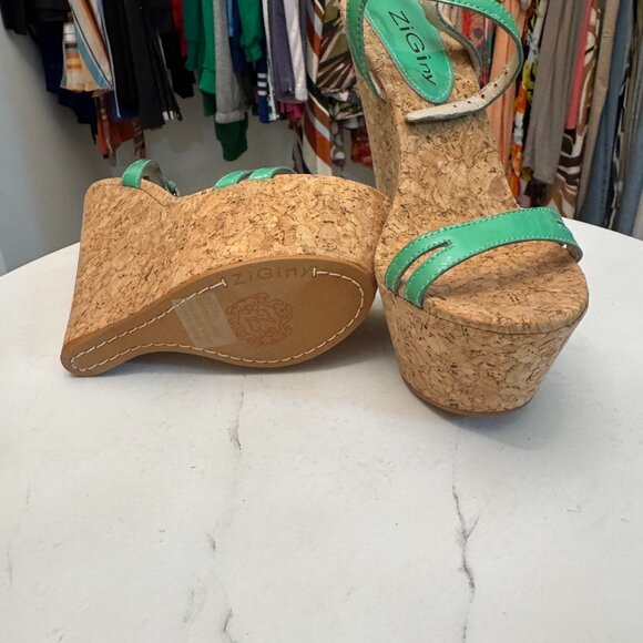 ZiGiny Mint Green Wedge Sandal - Picture 2 of 3
